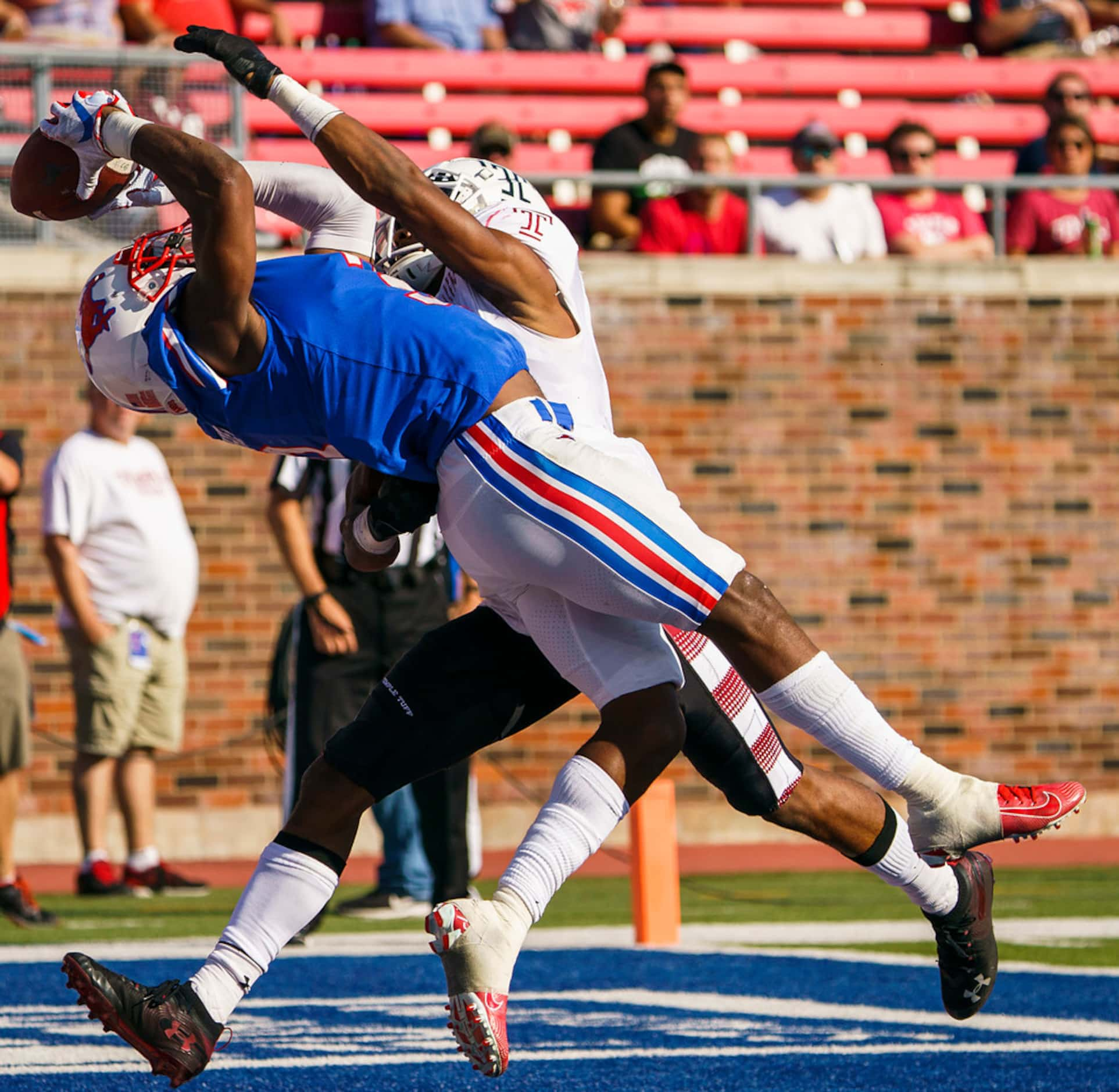 SMU wide receiver James Proche (3) canÃt make a catch in the end zone during the first half...