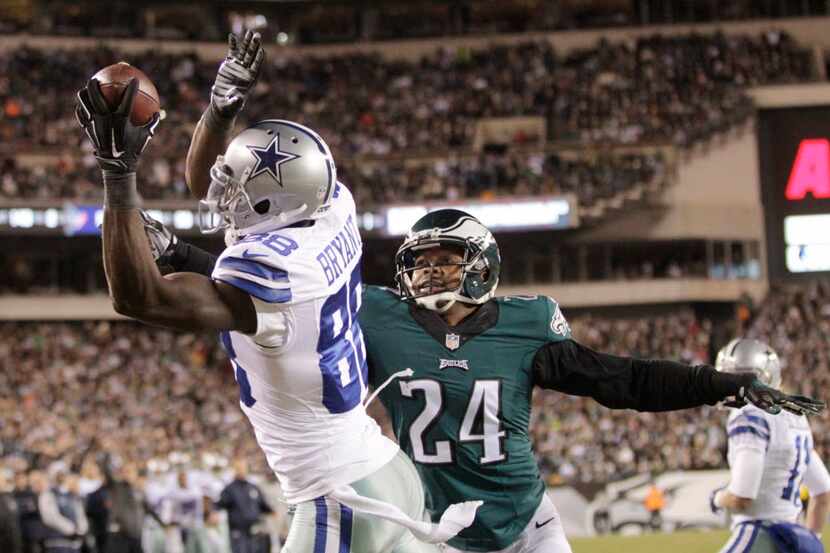 Dallas Cowboys wide receiver Dez Bryant (88) catches a pass for a touchdown in the end zone...