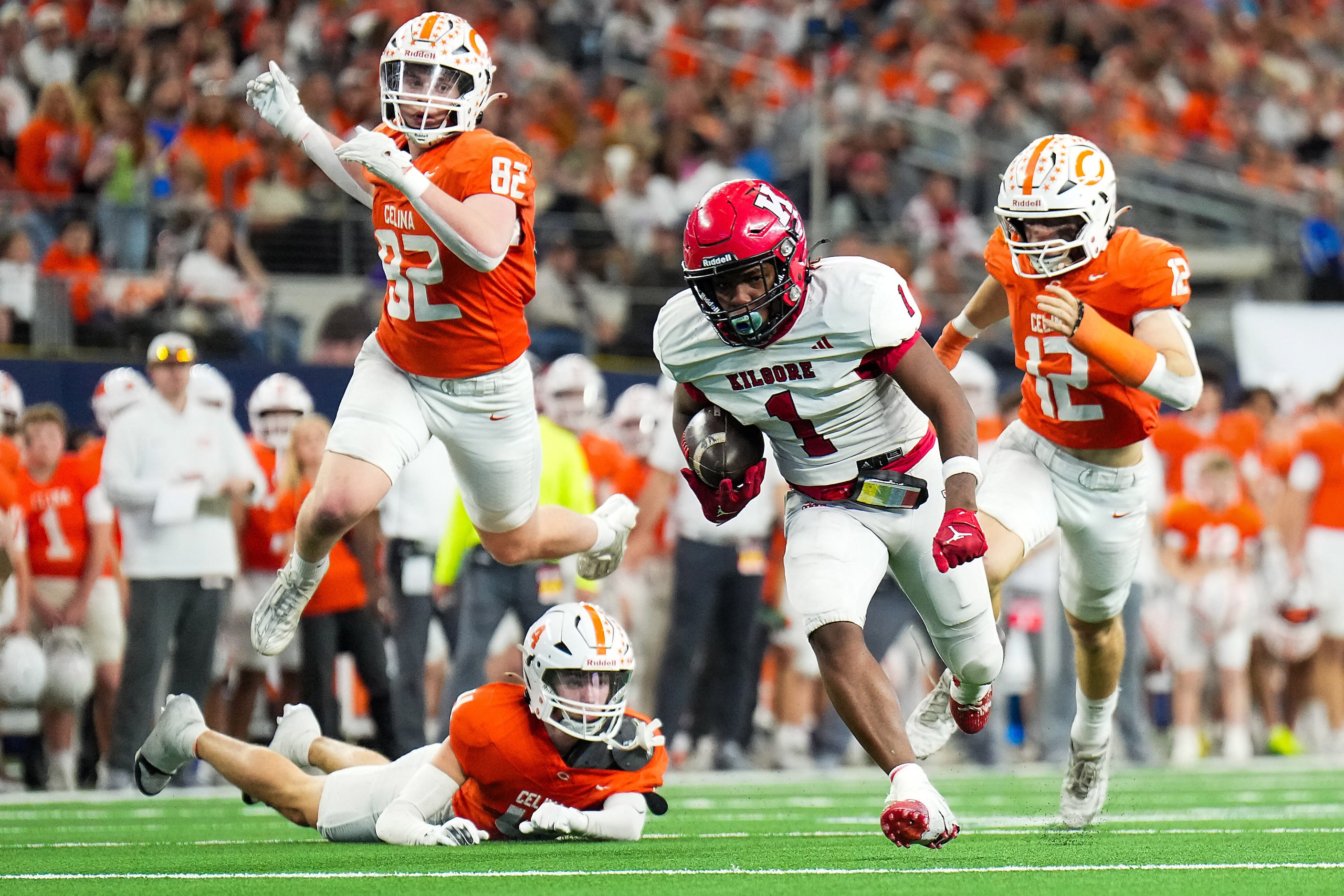 Kilgore's Javon Towns (1) scores on a 20-yard touchdown reception past Celina's Andrew...