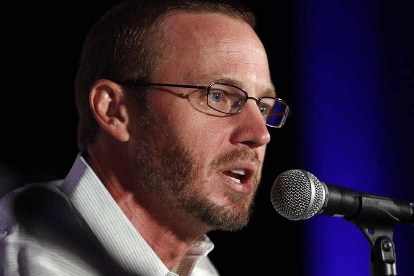 Mark Followill, Dallas Mavericks play-by-play announcer, makes student introductions during...