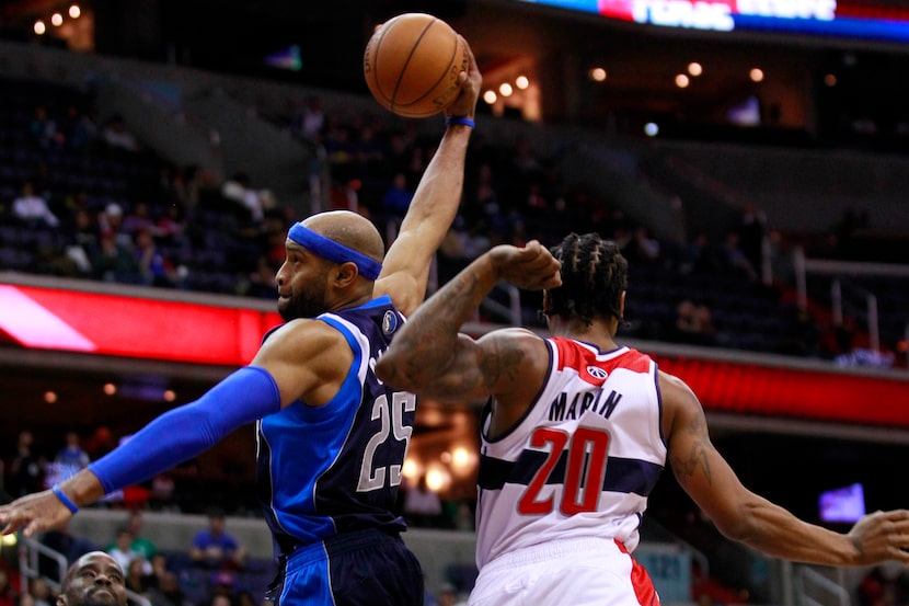 January 1, 2013; Washington, DC, USA;  Dallas Mavericks shooting guard Vince Carter (25)...