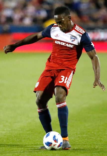 FC Dallas defender Maynor Figueroa (31) takes a shot on goal during the second half as FC...