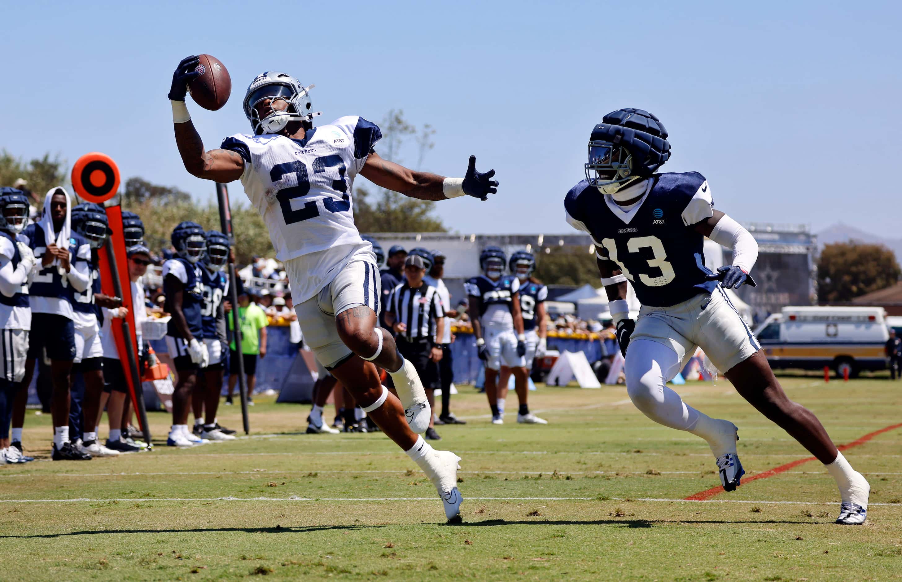 Dallas Cowboys running back Rico Dowdle (23) makes a one-handed touchdown pass against...