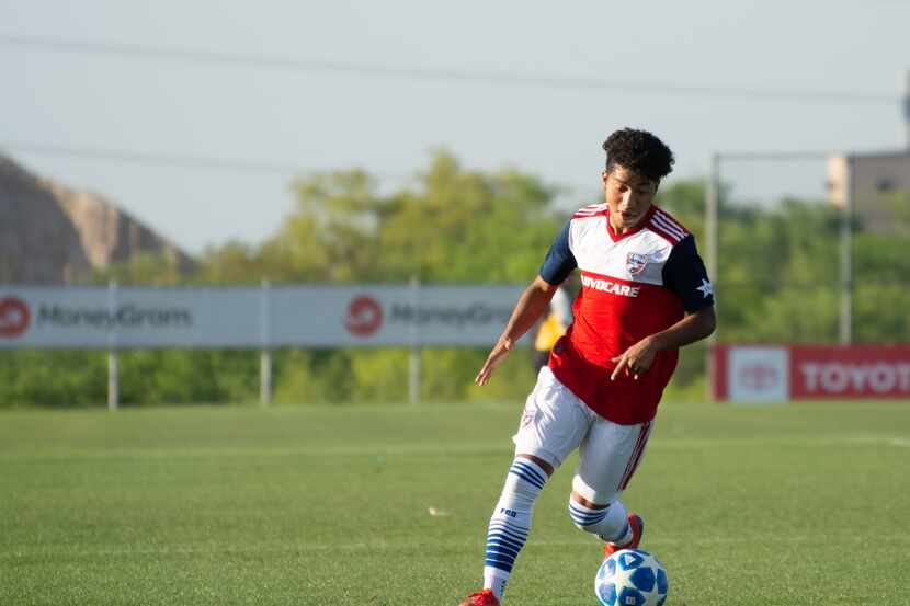 Kevin Bonilla of the FC Dallas U19s dribbles up field against Queretaro in the 2019 Dallas Cup.