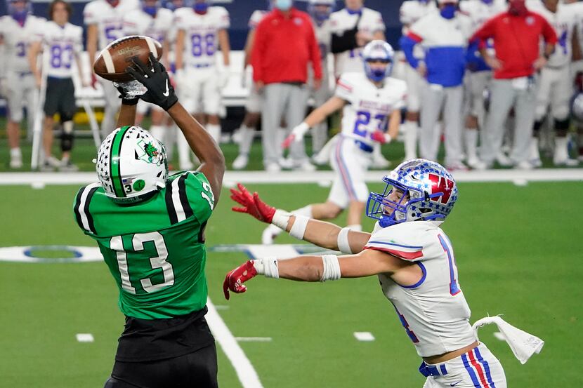 Southlake Carroll tight end RJ Maryland (13) catches a pass on a fourth down play over...