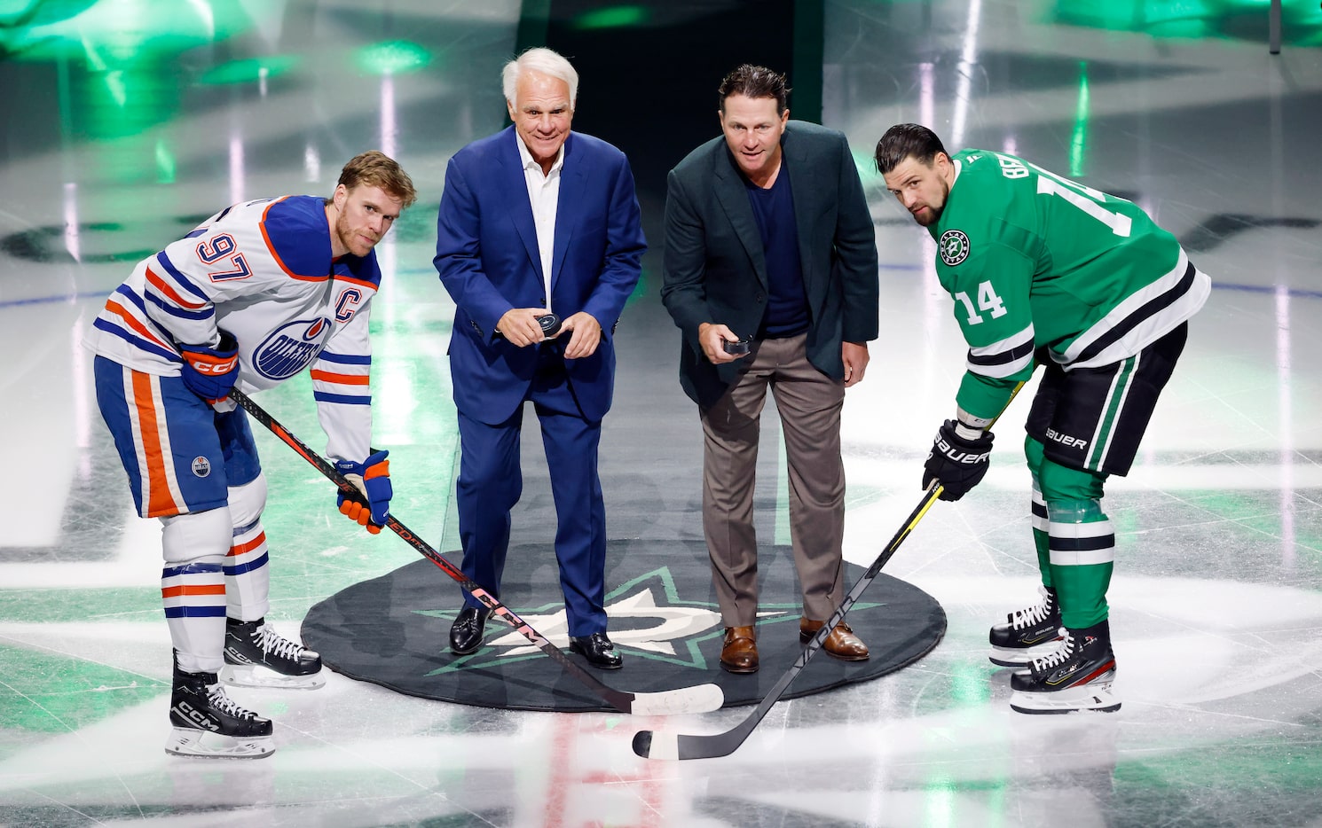 Dallas Stars Hall of Fame inductees, former Dallas Stars president Jim Lites (center, left)...