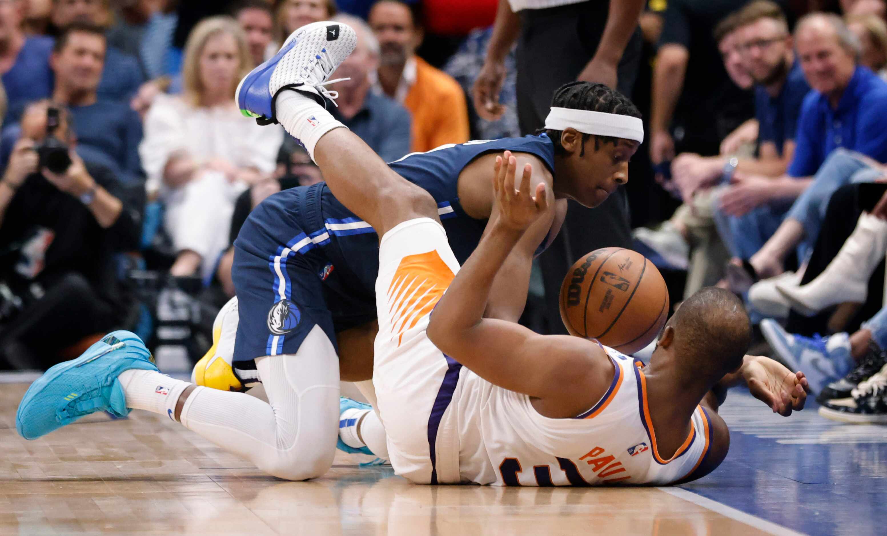 Dallas Mavericks guard Frank Ntilikina (21) battles for a loose ball with Phoenix Suns guard...