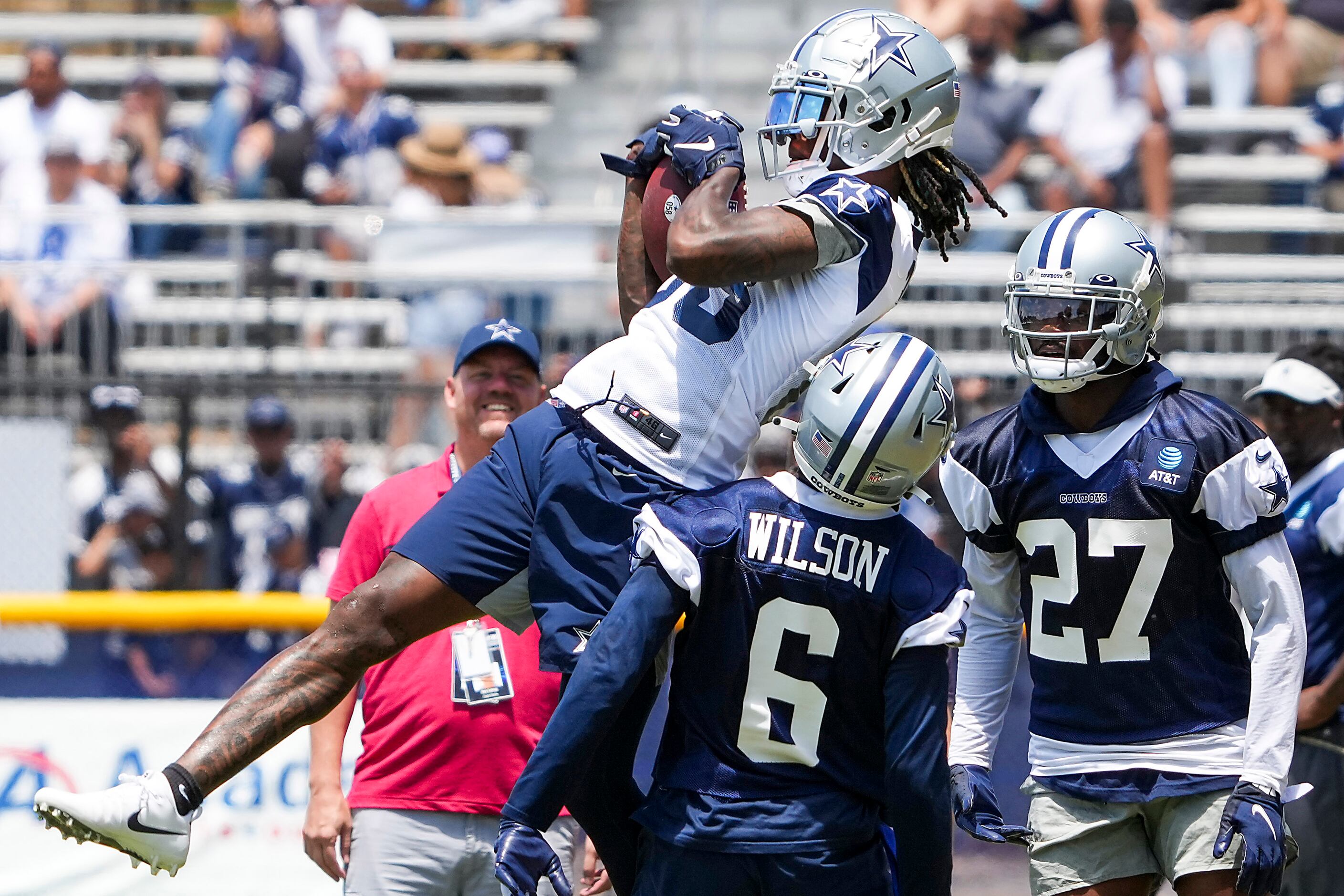 CeeDee Lamb's acrobatic catch and run gives Cowboys first