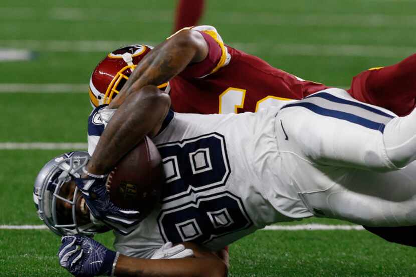 Dallas Cowboys wide receiver Dez Bryant (88) drives for a catch during the first half of a...