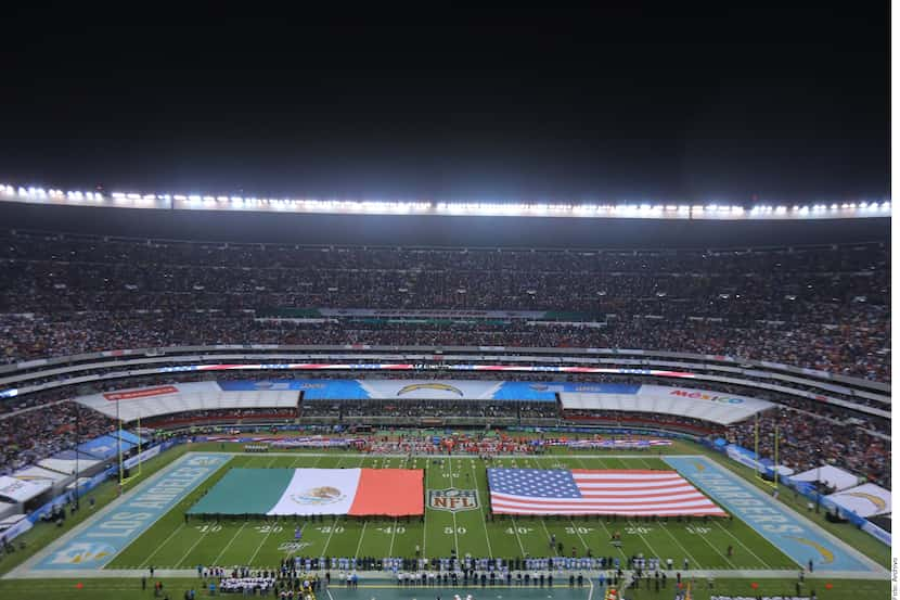 El Estadio Azteca en la Ciudad de México ha sido sede de partidos de temporada regular de la...