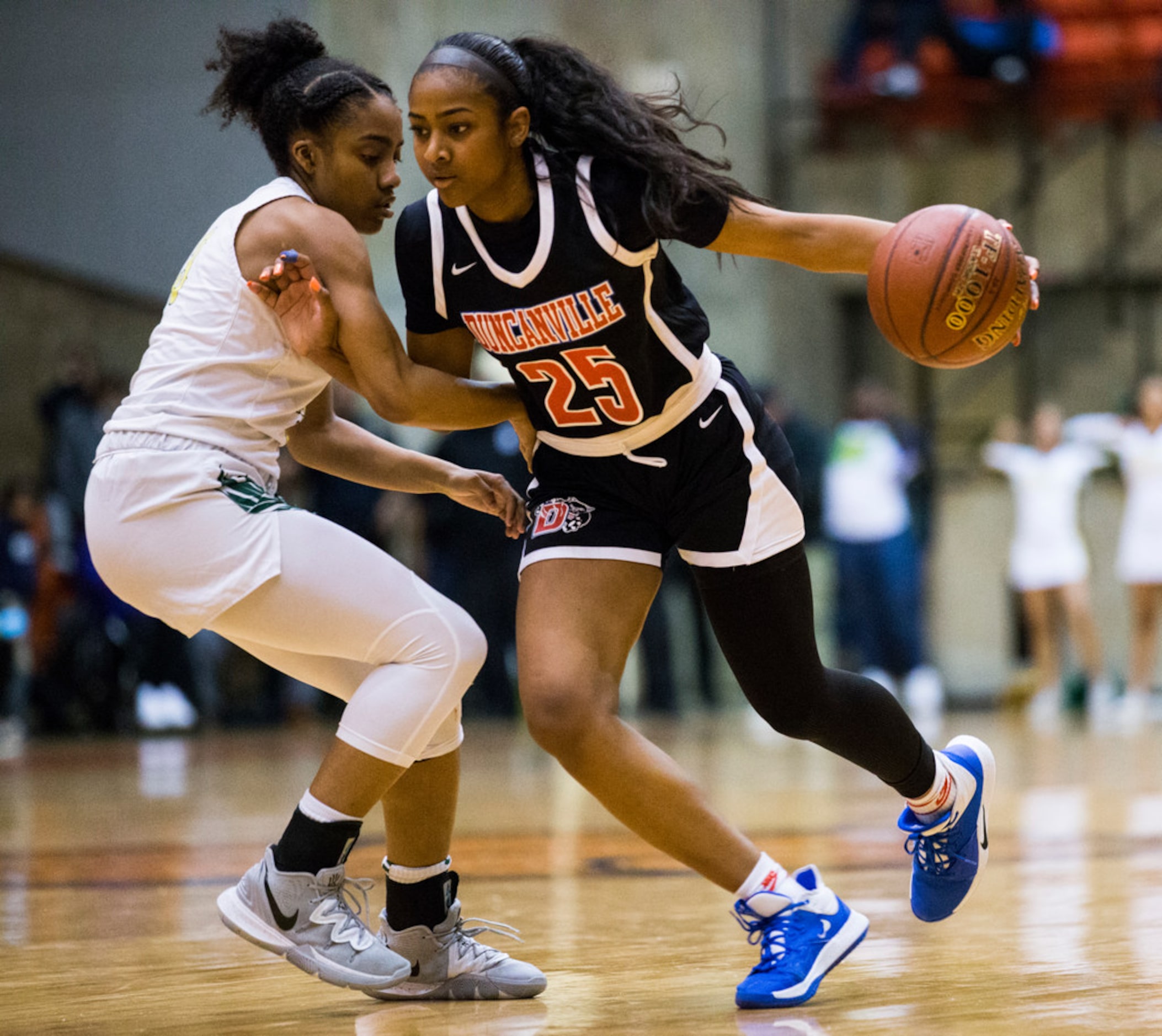 Duncanville's Deja Kelly (25) gets around DeSoto's Kayla Glover (3) during the fourth...