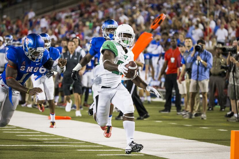 North Texas running back Antoinne Jimmerson (22) races for the end zone past SMU linebacker...