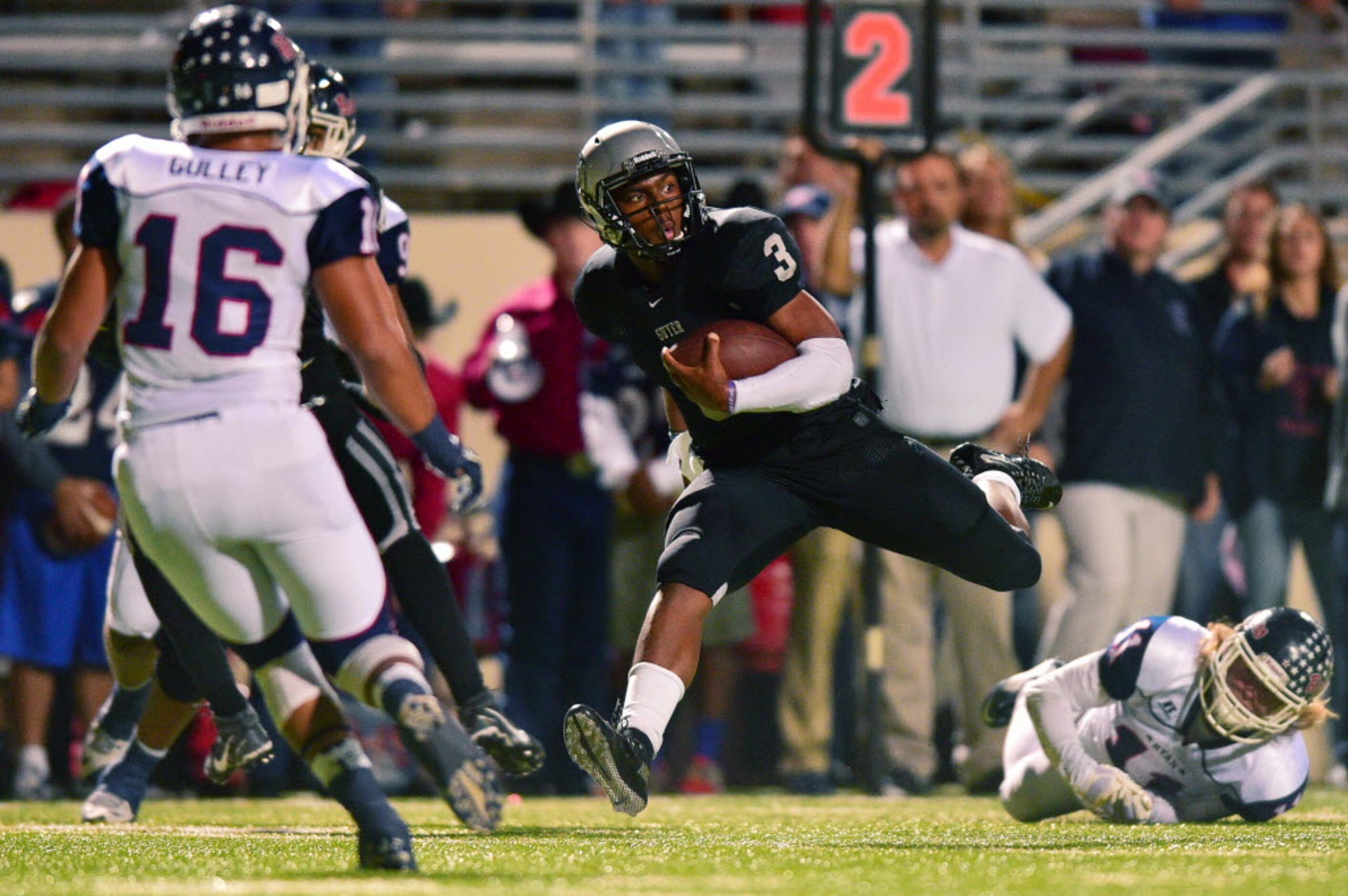 Guyer junior quarterback Shawn Robinson (3) makes a quiick direction change against Ryan,...