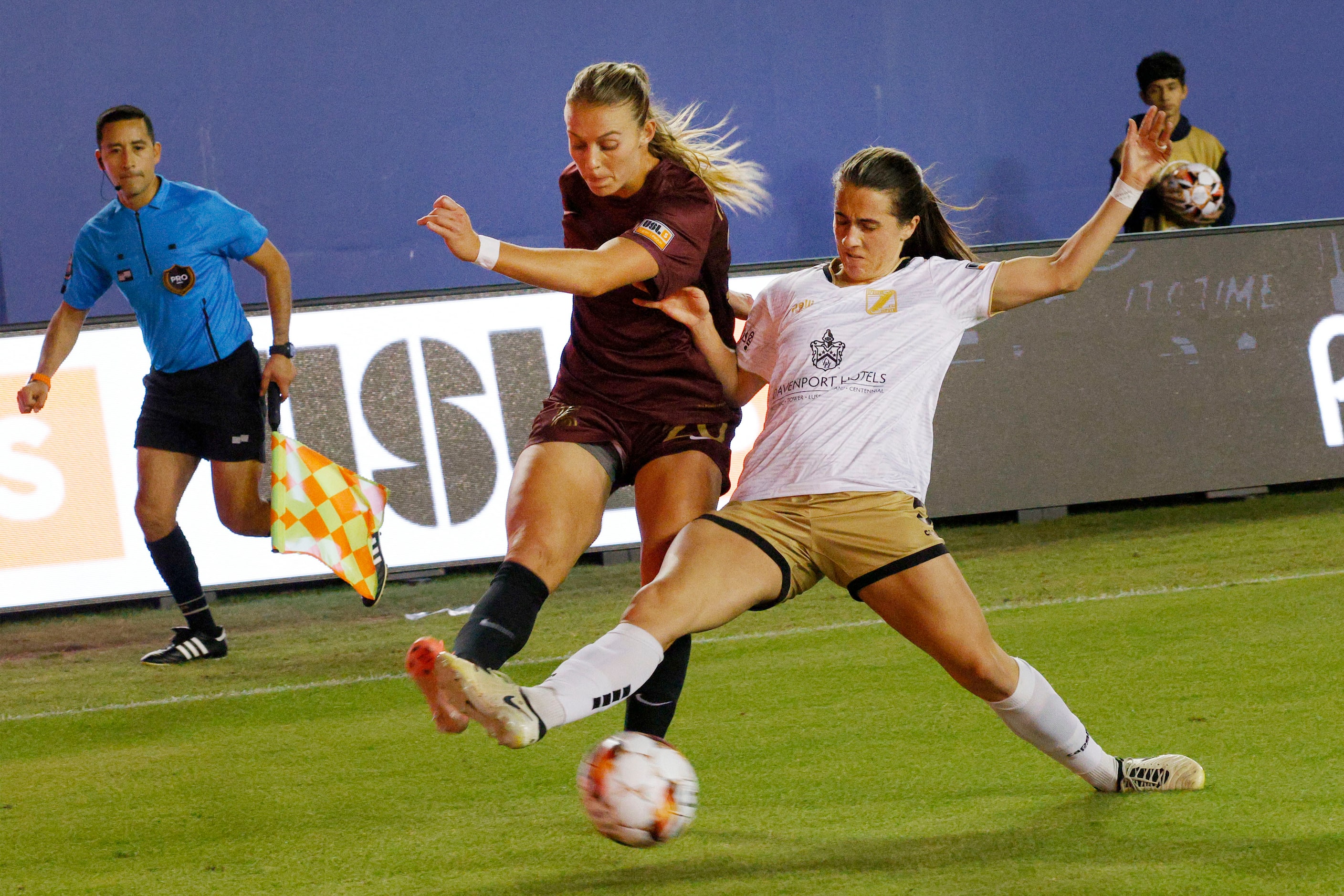 Dallas Trinity forward Allie Thornton (20), left, and  Spokane Zephyr defender Sarah Clark...