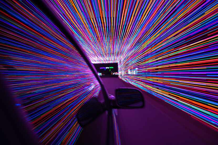 Prairie Lights es un paseo navideño incluye cuatro millones de luces LED a lo largo de dos...