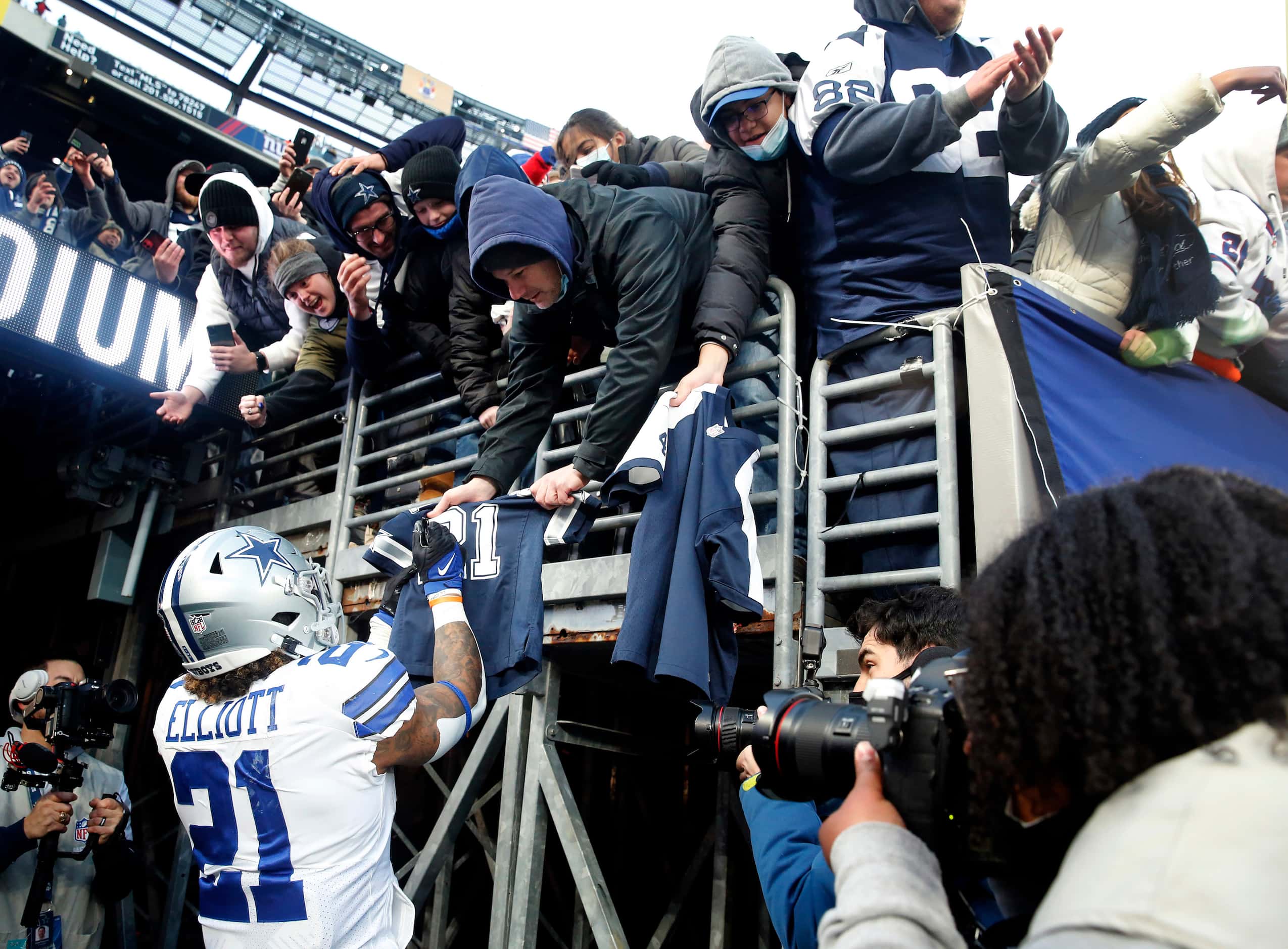 Dallas Cowboys running back Ezekiel Elliott (21) signs autographs for fans after their win...