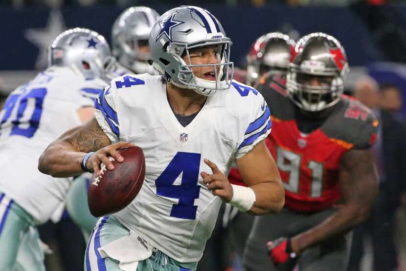 Dallas Cowboys quarterback Dak Prescott (4) looks for a receiver during the Tampa Bay...