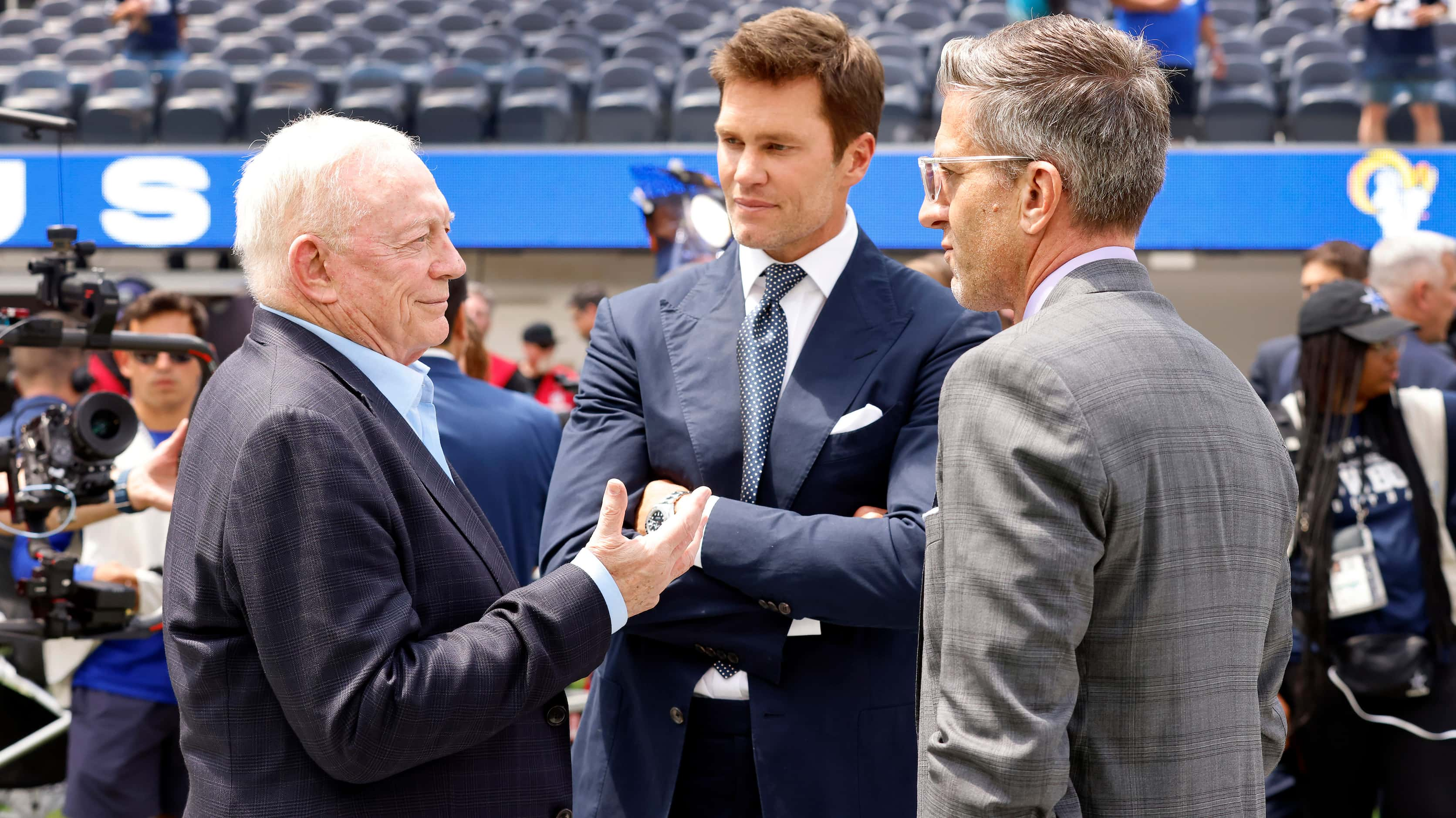 Dallas Cowboys owner Jerry Jones (left) visits with FOX sportscaster Tom Brady and Kevin...