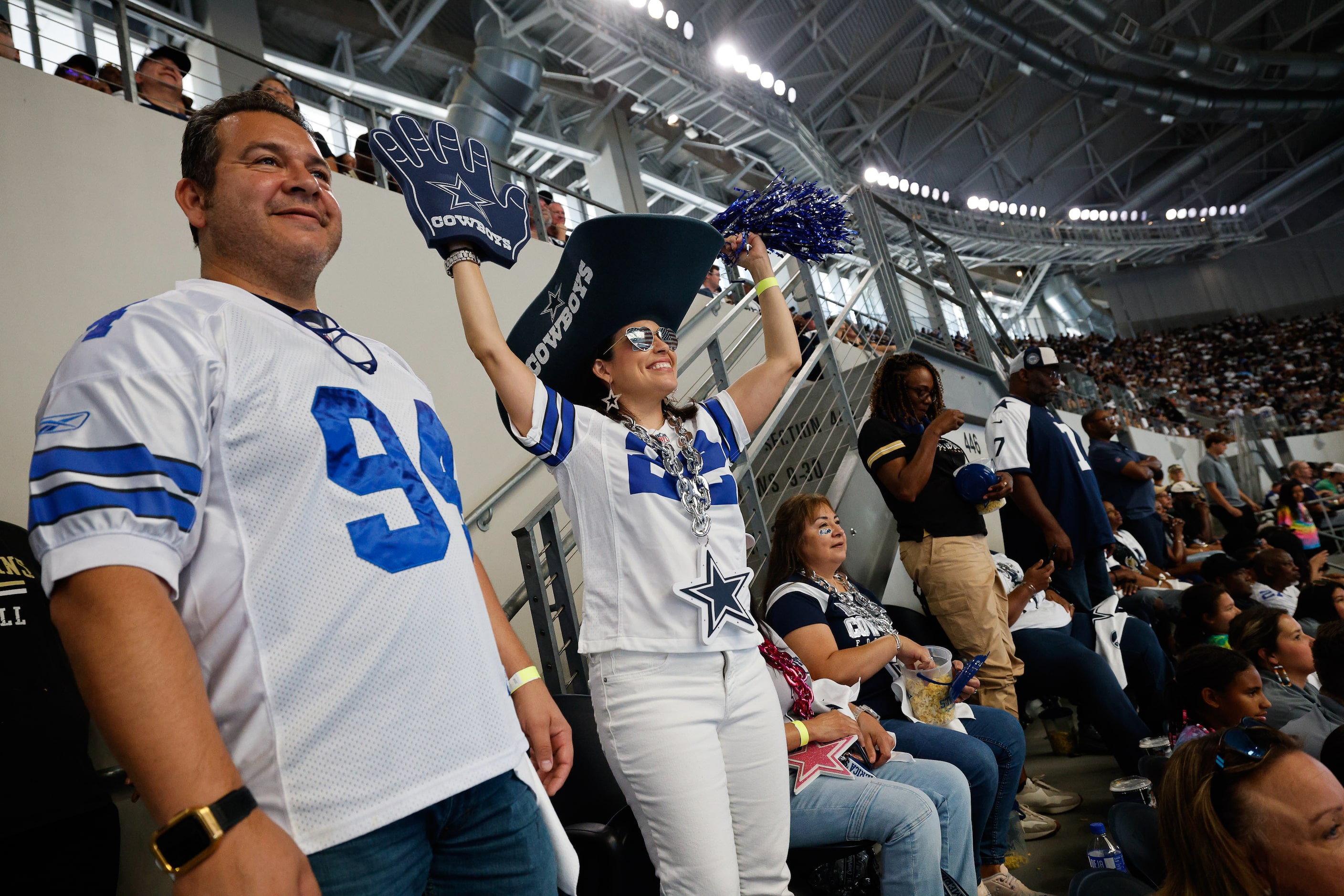 Dallas Cowboys fans Roberto Diaz of Laredo, Texas (left) and his wife Tanni Diaz cheer...