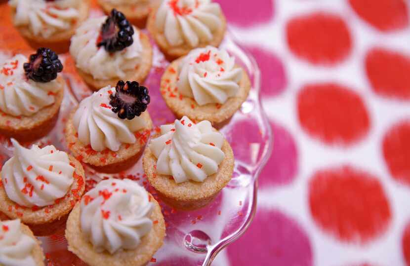 Browned Buttery Sugar Cup Cookie with Buttercream Icing 