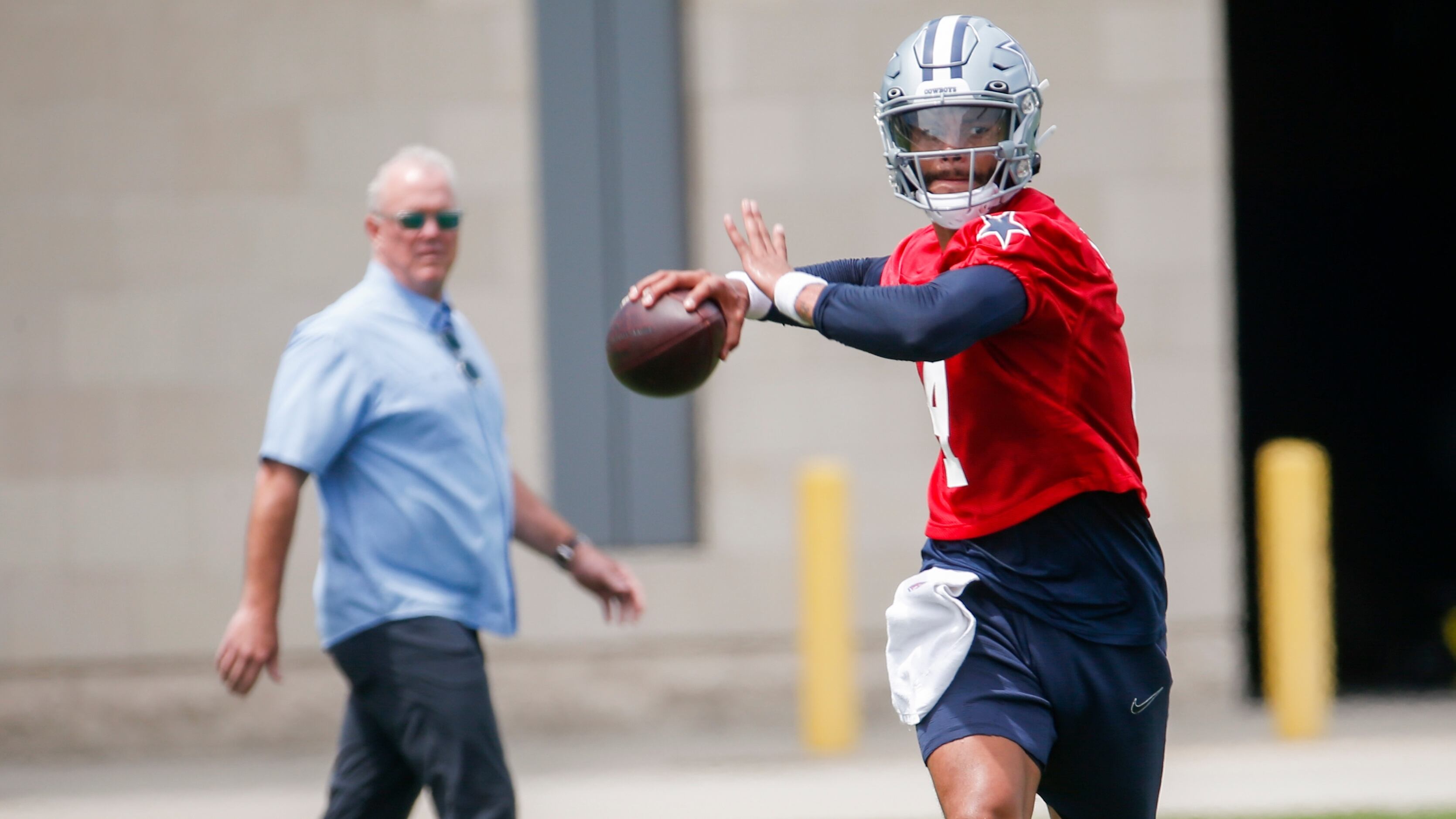 Dallas Cowboys: Stephen Jones hoping to sign QB Dak Prescott