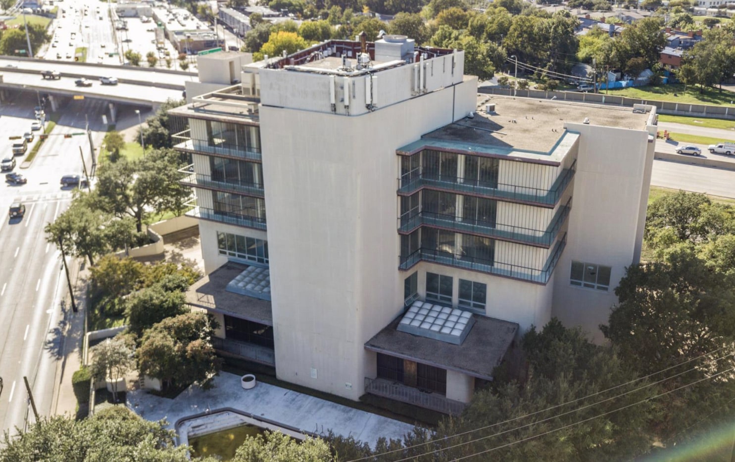 Opened in 1968, the former Braniff building predates the Dallas North Tollway.