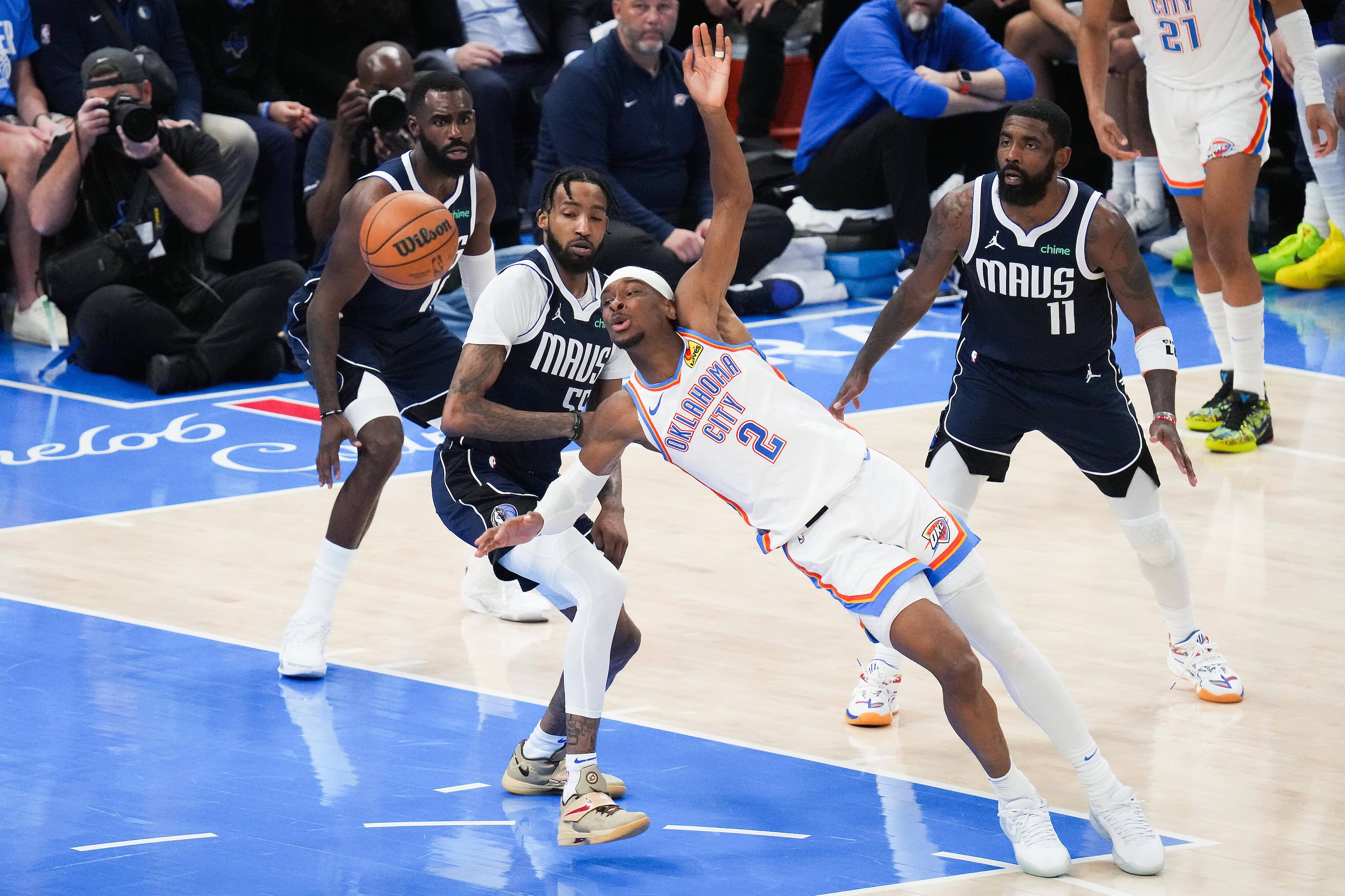 Oklahoma City Thunder guard Shai Gilgeous-Alexander (2) loses the ball as Dallas Mavericks...