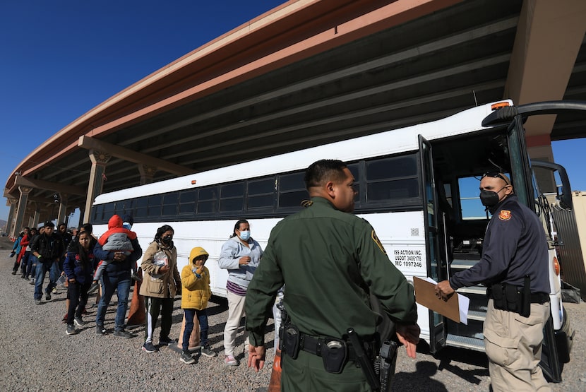 Migrants turn themselves into U.S. immigration authorities on Thursday, Nov. 17, 2022, in El...