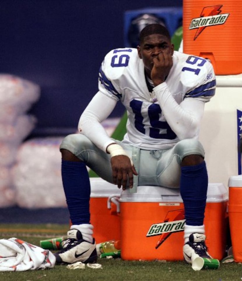 ORG XMIT: *S18BE1CE3* Keyshawn Johnson sits dejectedly after the game of NFL football action...