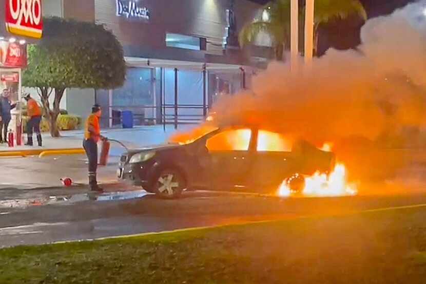 Incendios de automóviles en los estados de Jalisco y Guanajuato son reacción de grupos...
