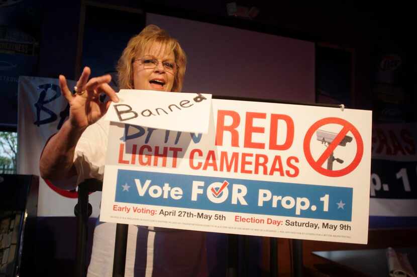 Kelly Canon, conocida por promover la iniciativa para prohibir cámaras en semáforos y una...