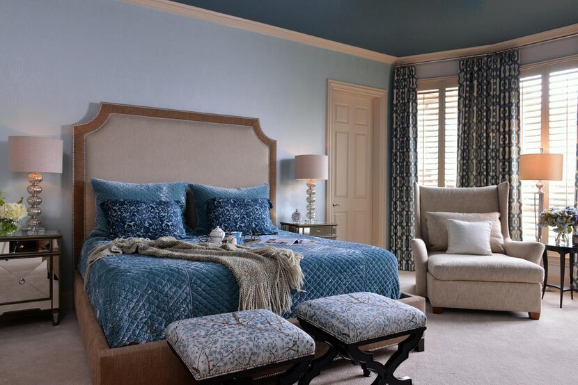 
Dallas-based interior designer Barbara Gilbert opted for soothing shades of aquas and blues...