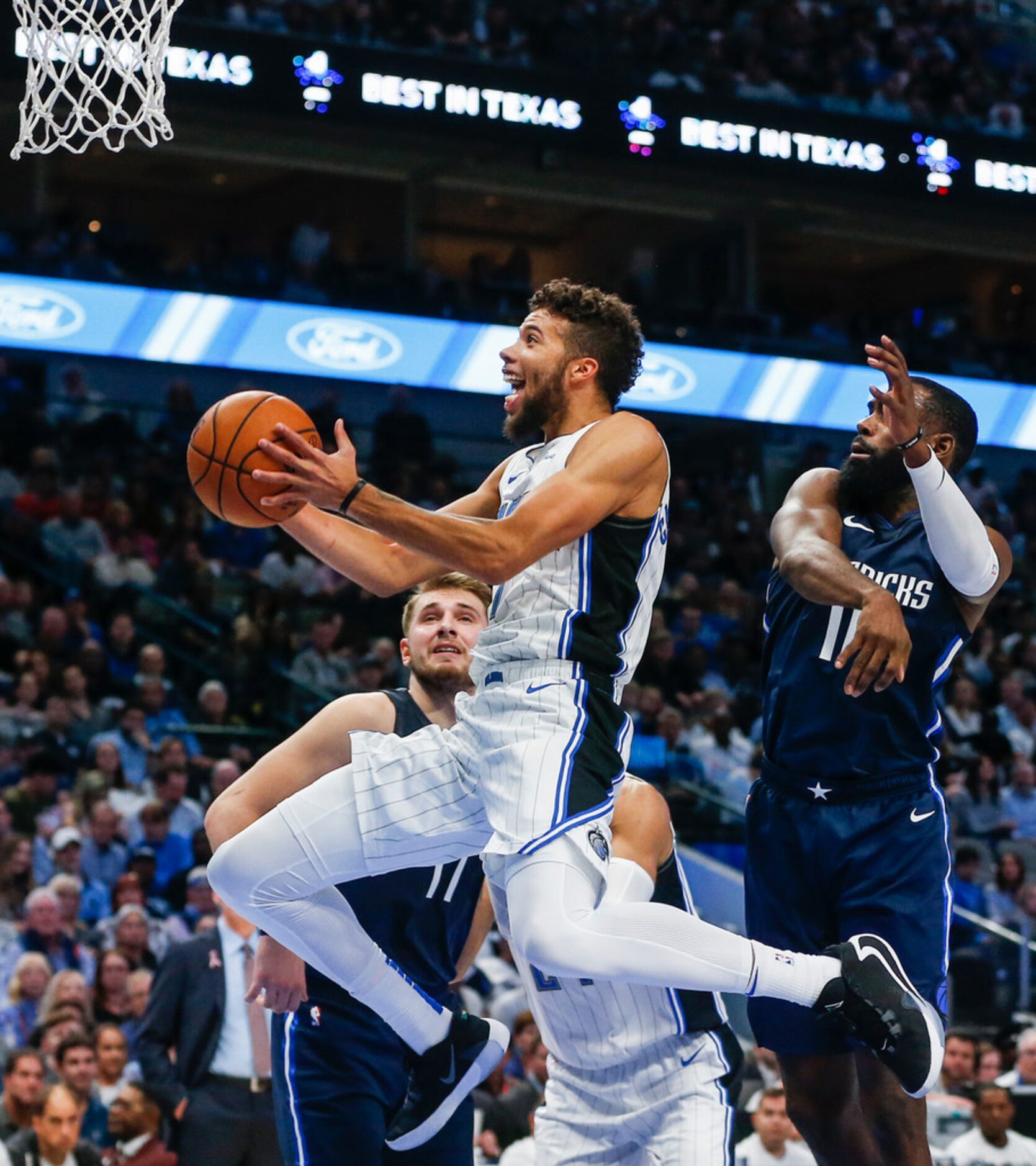 Orlando Magic guard Michael Carter-Williams (7) goes up for a shot past Dallas Mavericks...