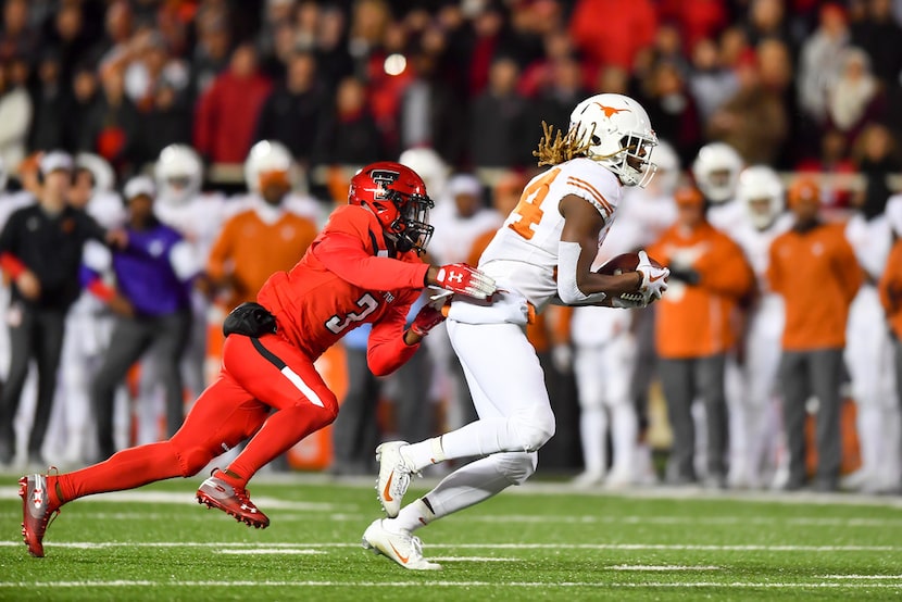 LUBBOCK, TX - NOVEMBER 10: Lil'Jordan Humphrey #84 of the Texas Longhorns tries to break the...