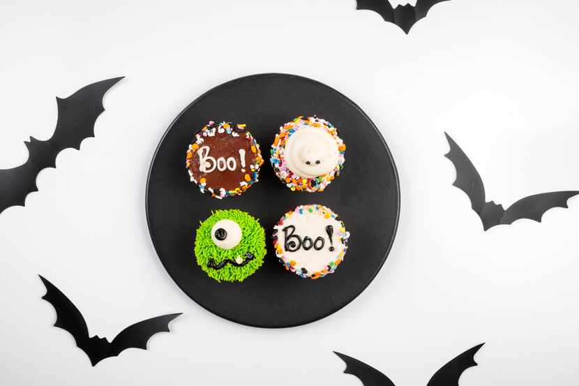 SusieCakes offers Halloween cookies, cupcakes and cakes.