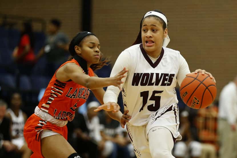 Timberview Wolves guard Chennedy Carter (15) drives toward the basket against Lancaster...