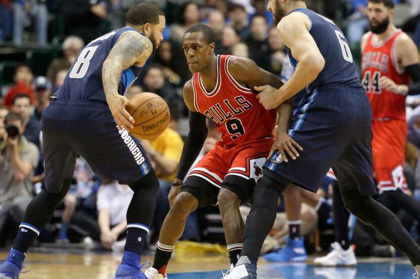 Chicago Bulls guard Rajon Rondo (9) tries to defend against  Mavericks guard Deron Williams...