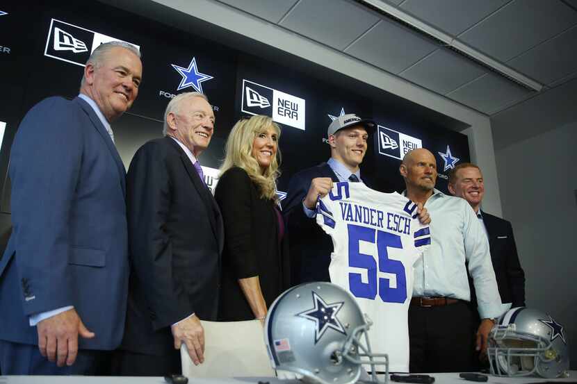 (From left) Dallas Cowboys COO Stephen Jones, owner Jerry Jones, Sandy Vander Esch, Boise...