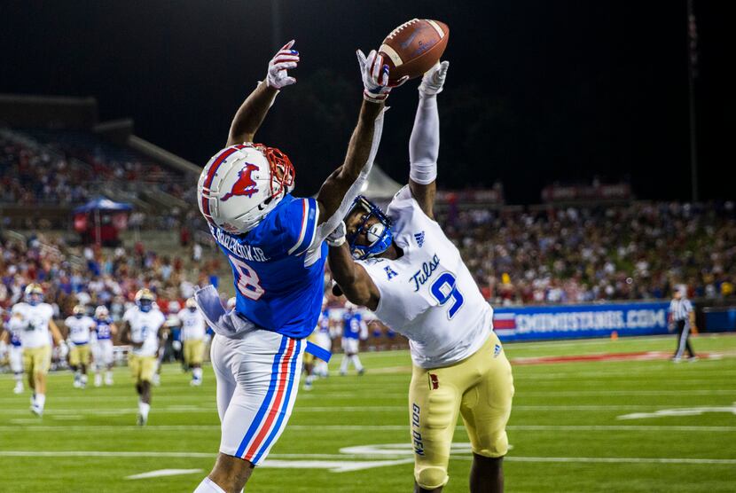 SMU Mustangs wide receiver Reggie Roberson Jr. (8) misses a pass with Tulsa Golden Hurricane...