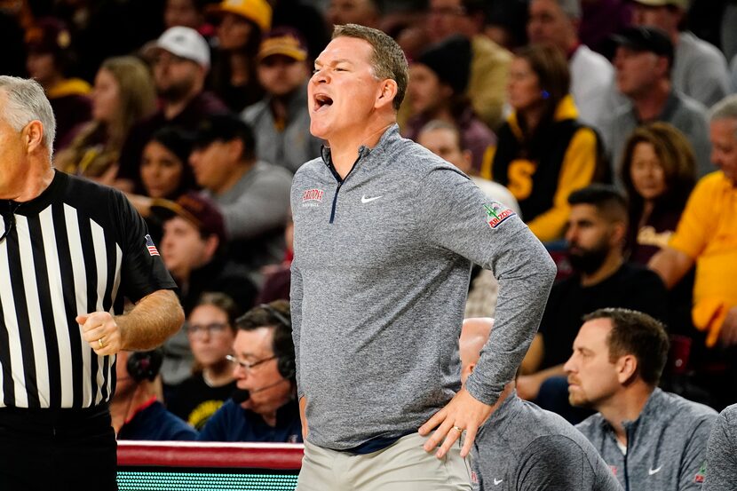 Arizona head coach Tommy Lloyd gave instructions to his team during the first half of an...