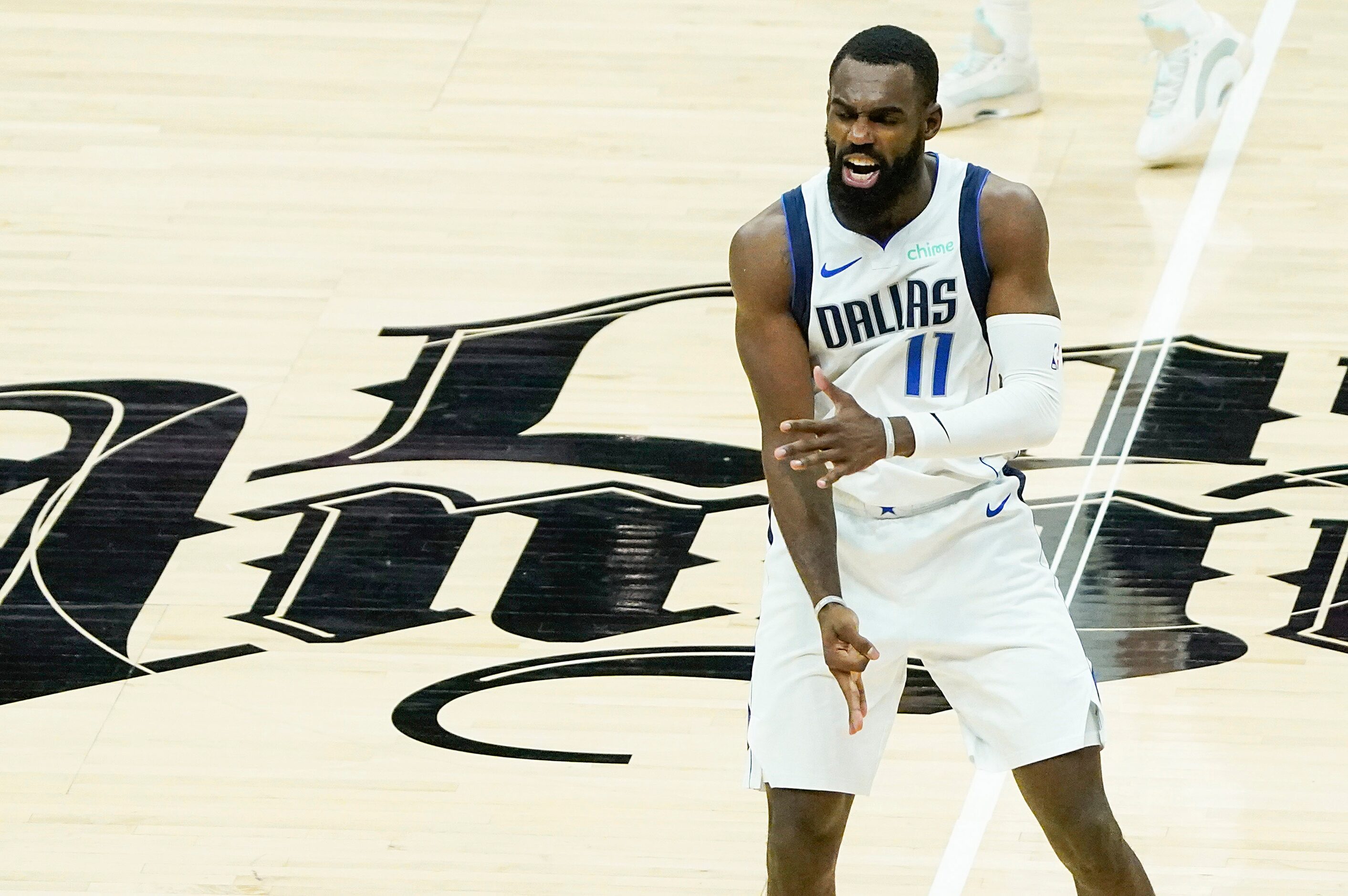 Dallas Mavericks forward Tim Hardaway Jr. (11) celebrates after hitting a 3-pointer during...