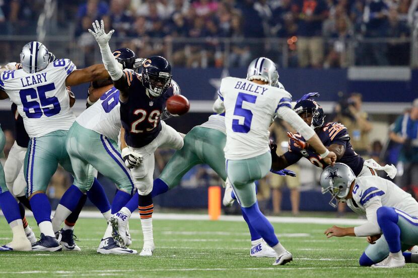 Chicago Bears strong safety Harold Jones-Quartey (29) is unable to stop a field goal kicked...
