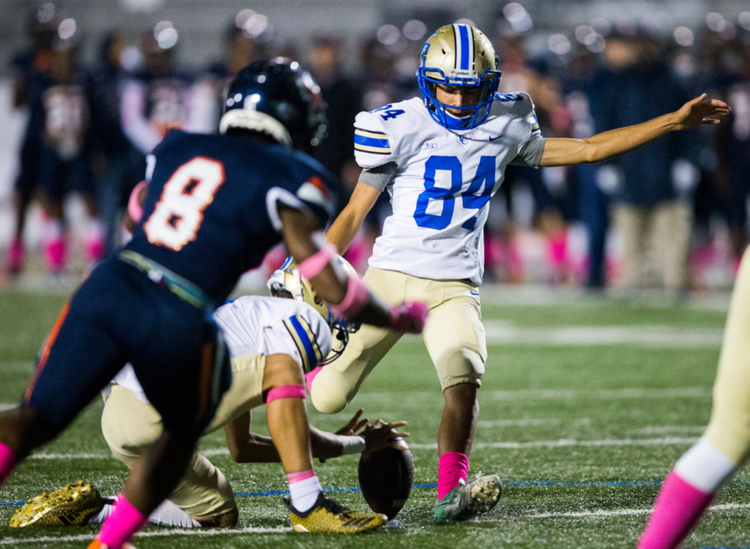 Garland Lakeview kicker Daniel Figueroa (84) kicks an extra point after a touchdown during...