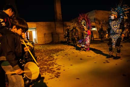 Miembros de la Danza Chichimeca San Miguel de Arcangel ensayan en lunes 7 de diciembre en la...