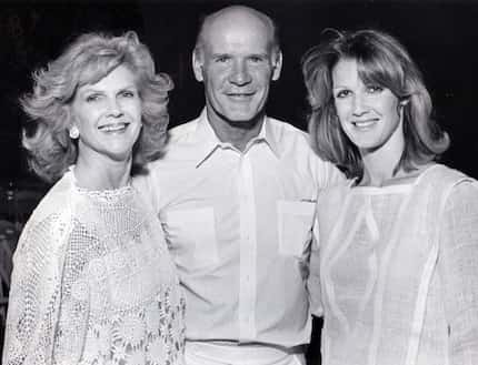 From 1984, Tom Landry (center) with his wife Alicia (left) and daughter Kitty Phillips.