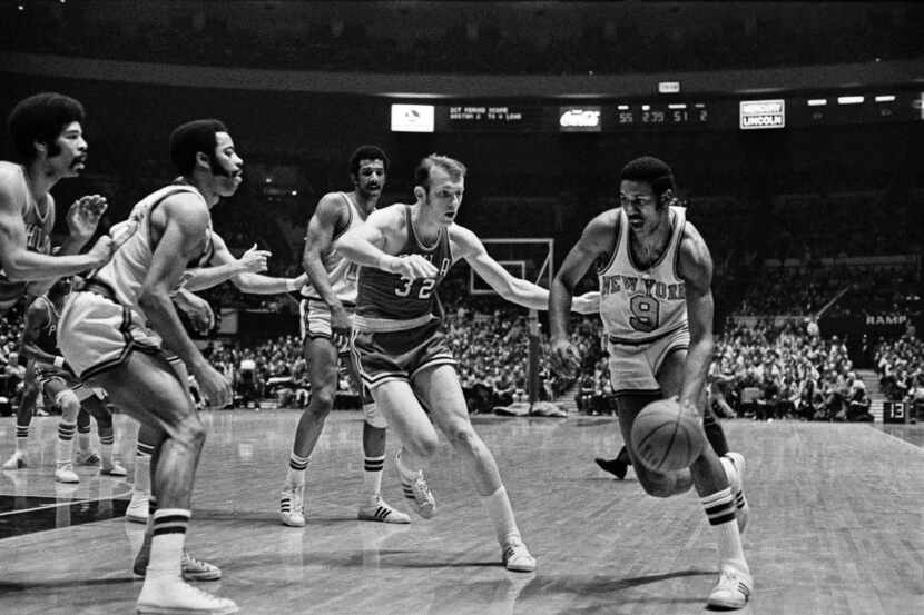 FILE Ã‘ Dave Stallworth, of the New York Knicks, dribbles around Bill Cunningham of...