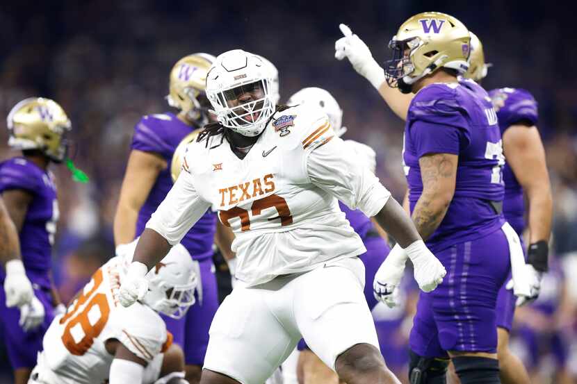 Texas Longhorns defensive lineman T'Vondre Sweat (93) celebrates a first series stop of the...