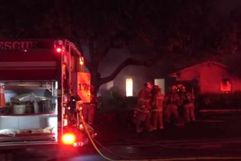 Un hombre y su perro murieron en un incendio en Lakewood.
