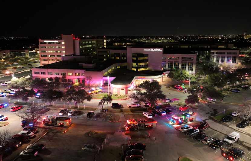 Vehículos de emergencia rodean el St. David's North Austin Medical Center el martes 13 de...