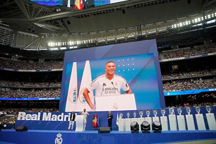 Casi 80,000 personas acudieron al estadio Bernabéu para dar la bienvenida al francés Kylian...